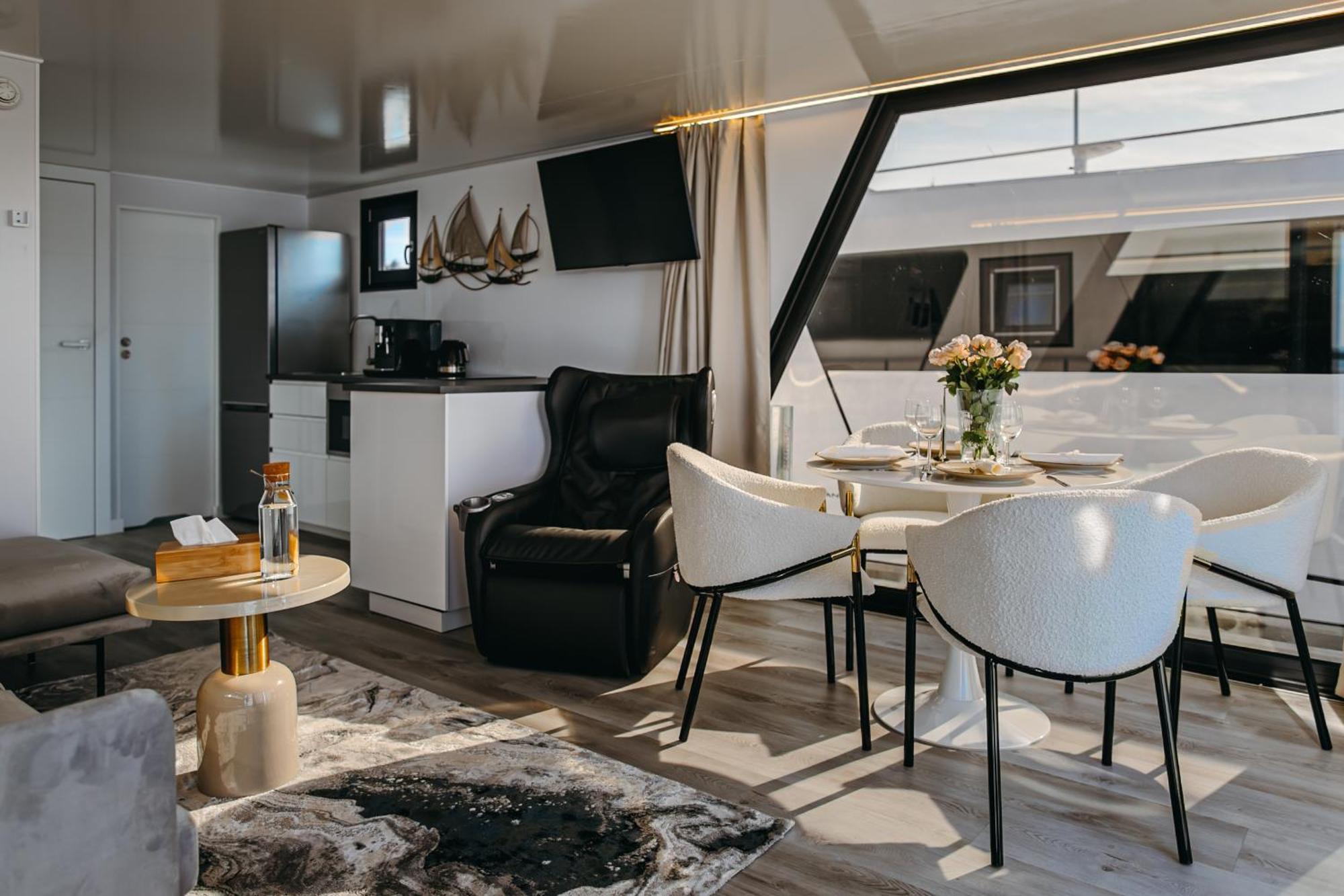 Grand Ht Houseboats - Domki Na Wodzie - Sauna, Jacuzzi, Kominek Mielno  Habitación foto